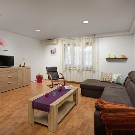 Apartment Tea Pula Luaran gambar