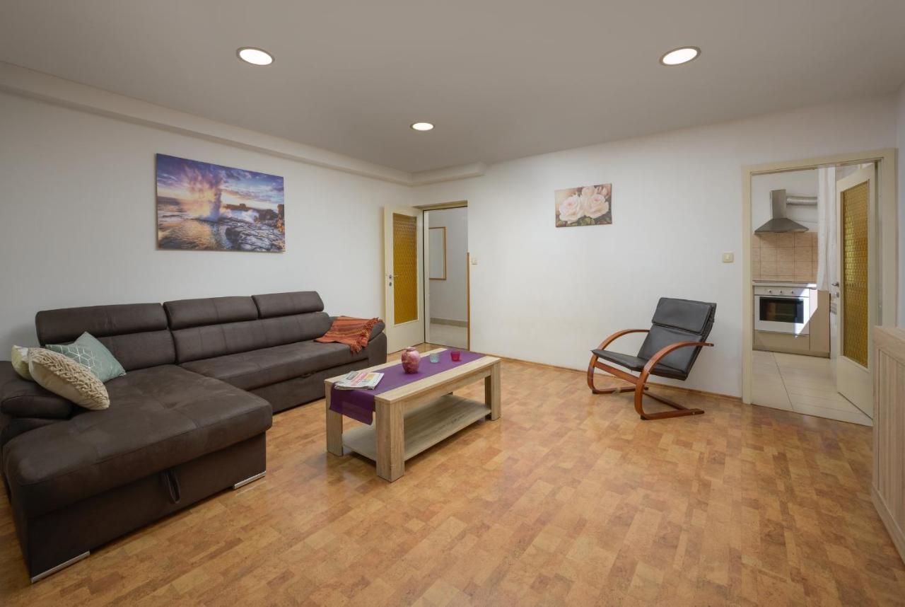 Apartment Tea Pula Luaran gambar
