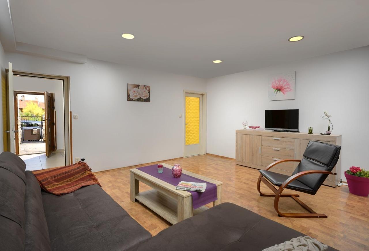 Apartment Tea Pula Luaran gambar
